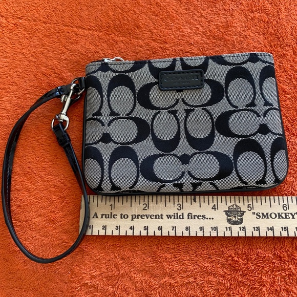 Coach Zip top wristlet 6"x 4.5"   Black and grey logo. Looks new - Picture 1 of 4